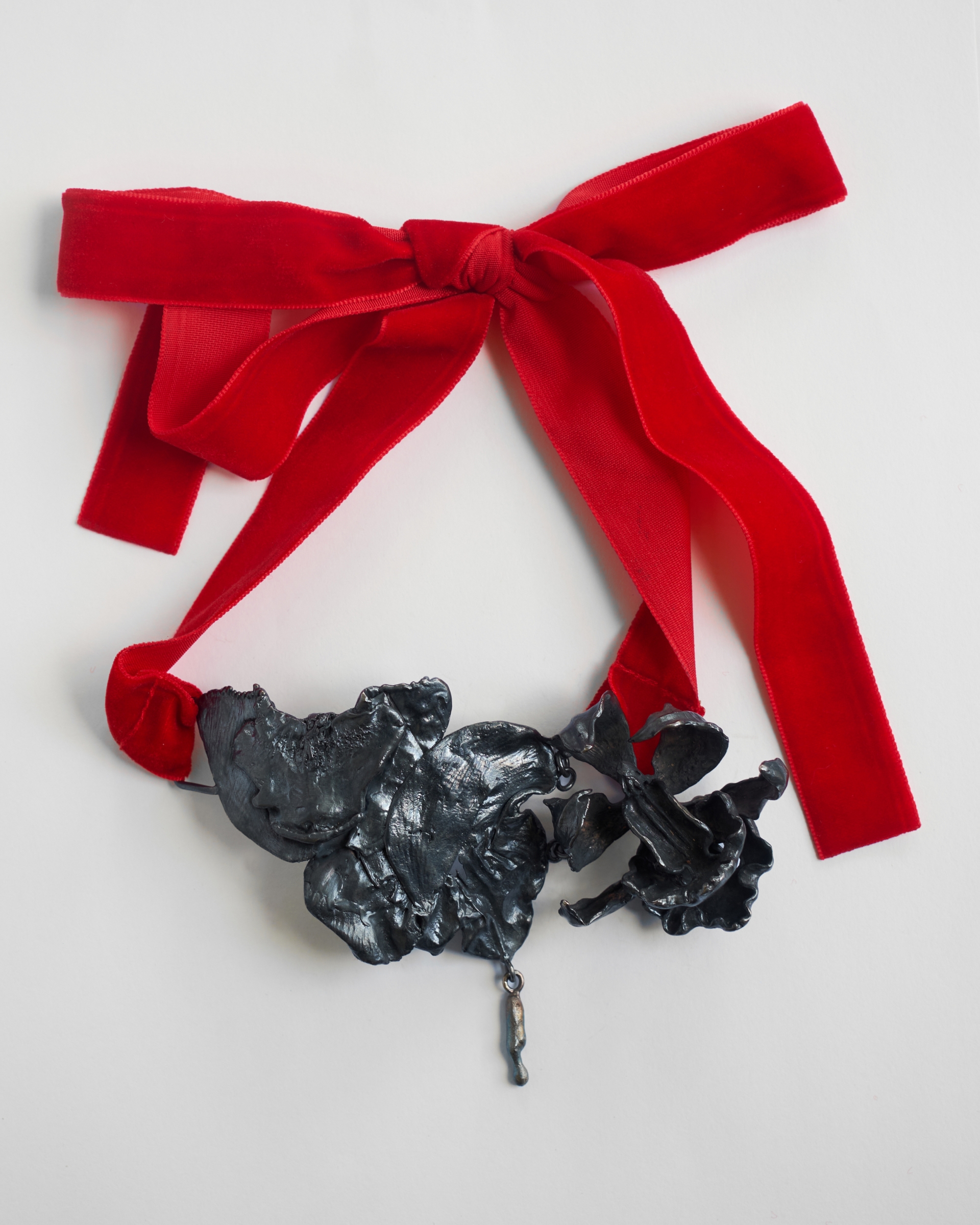 GUN METAL AVI CHOKER