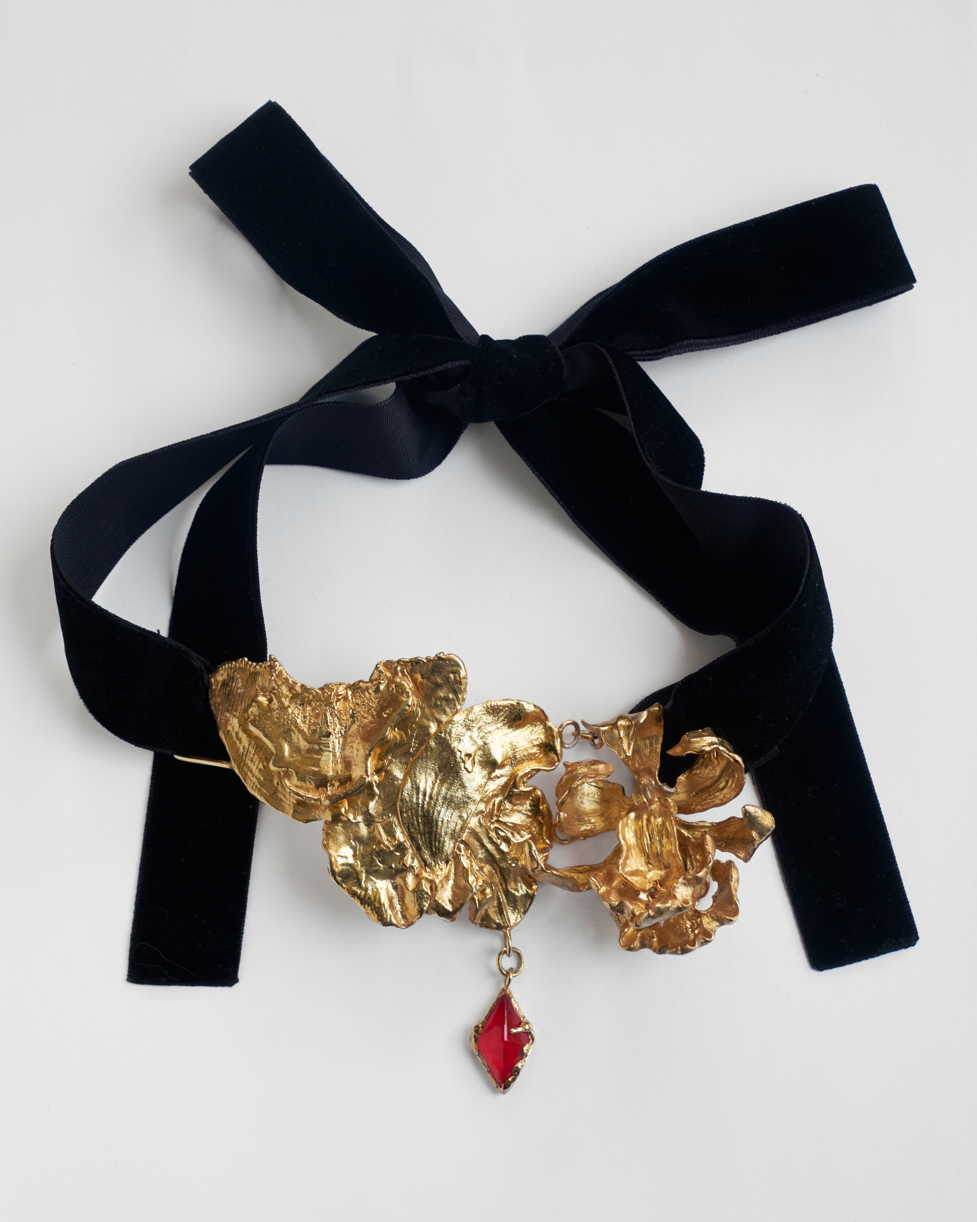 GOLD AVI CHOKER