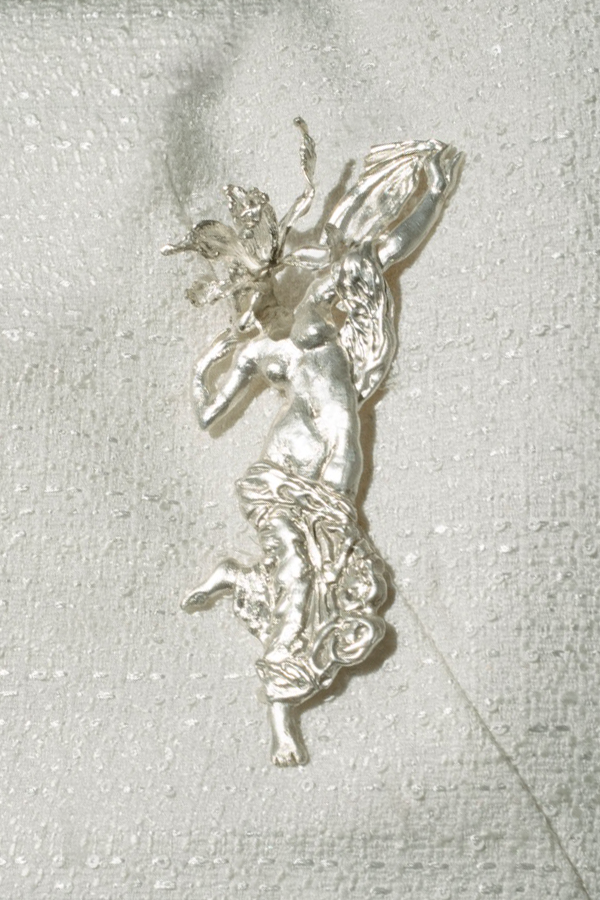 Meière brooch