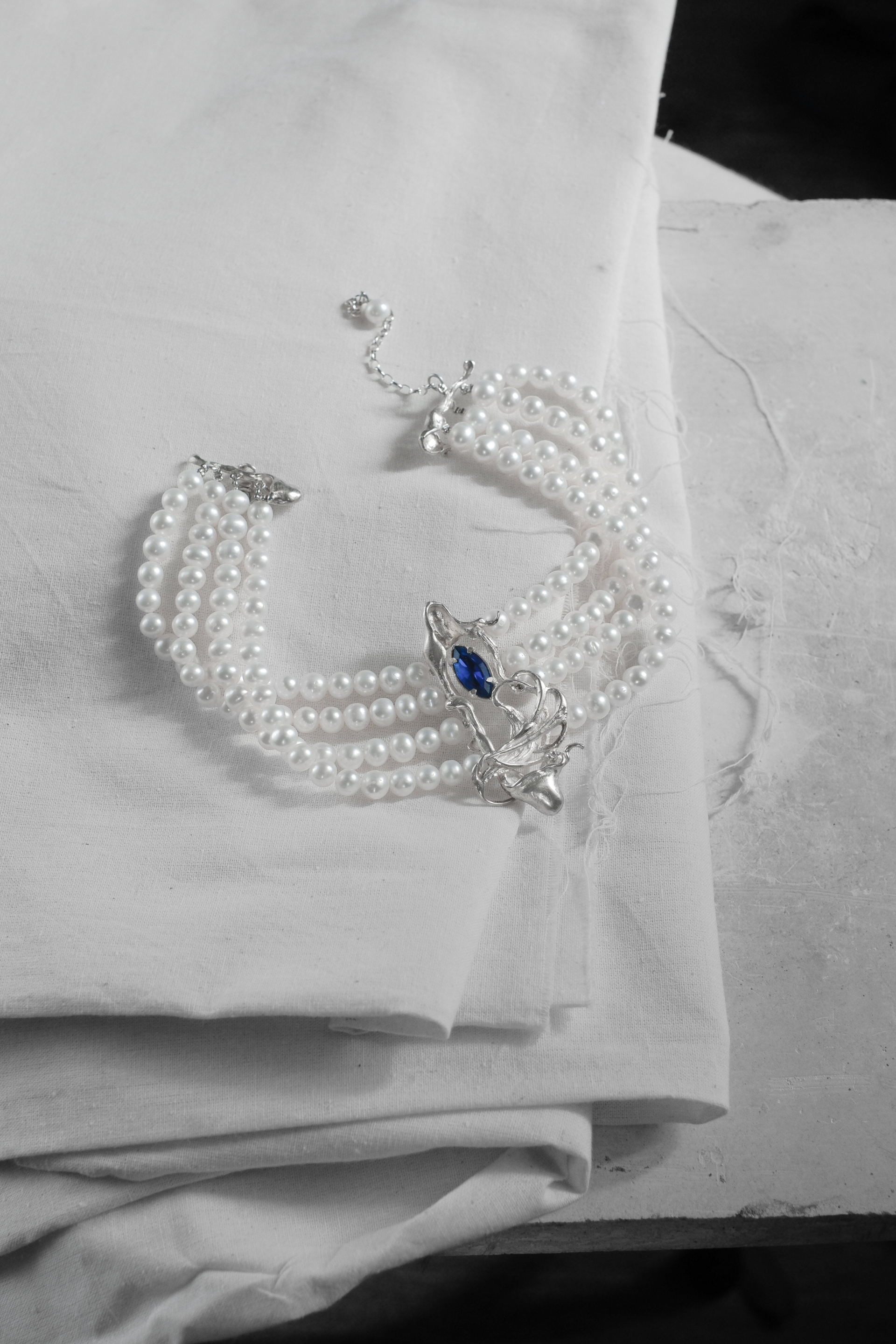 Eva choker