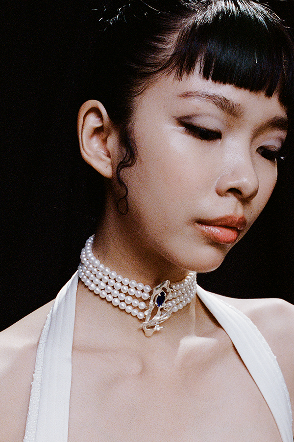 Eva choker